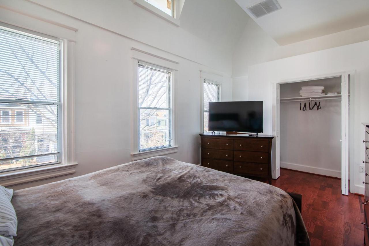 Spacious, Relaxing, 4 Bd 3.5 Ba In Petworth!